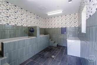 Building Photo - 1150 E Perry Ln