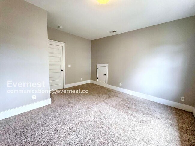 Building Photo - 3423 Sawyer Dr