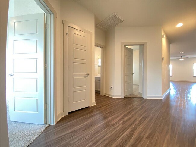 Building Photo - 5121 Vanner Path