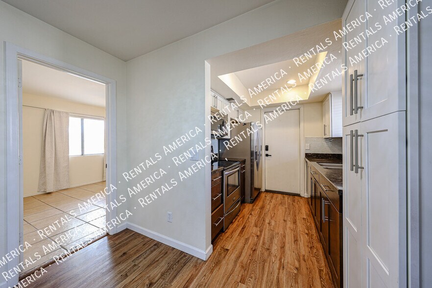 Building Photo - 2548 W Canyon Crest Cir