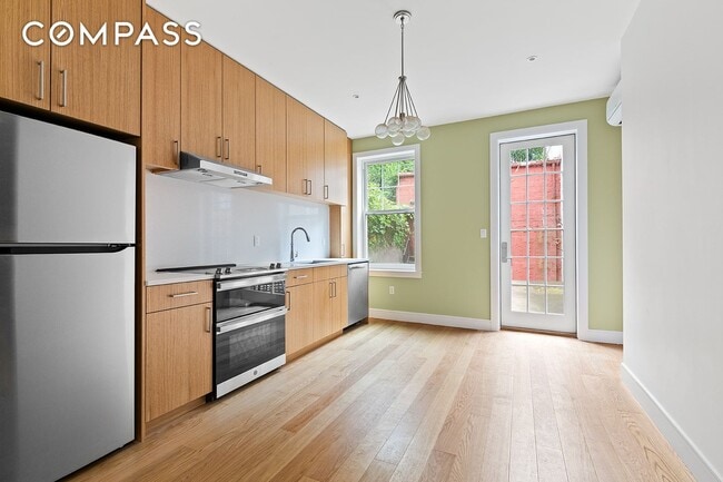 Building Photo - 69 Hudson Ave