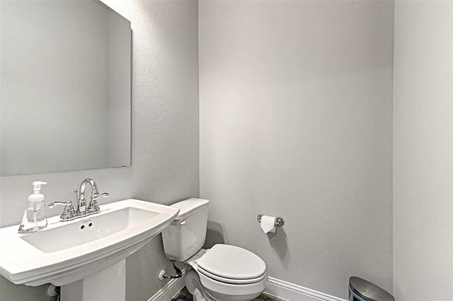 Building Photo - 1495 Perrin Ln