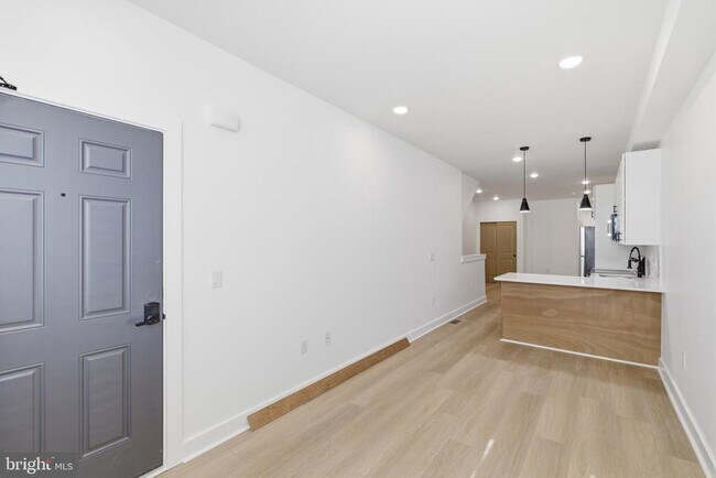 Building Photo - 2310 N Sydenham St
