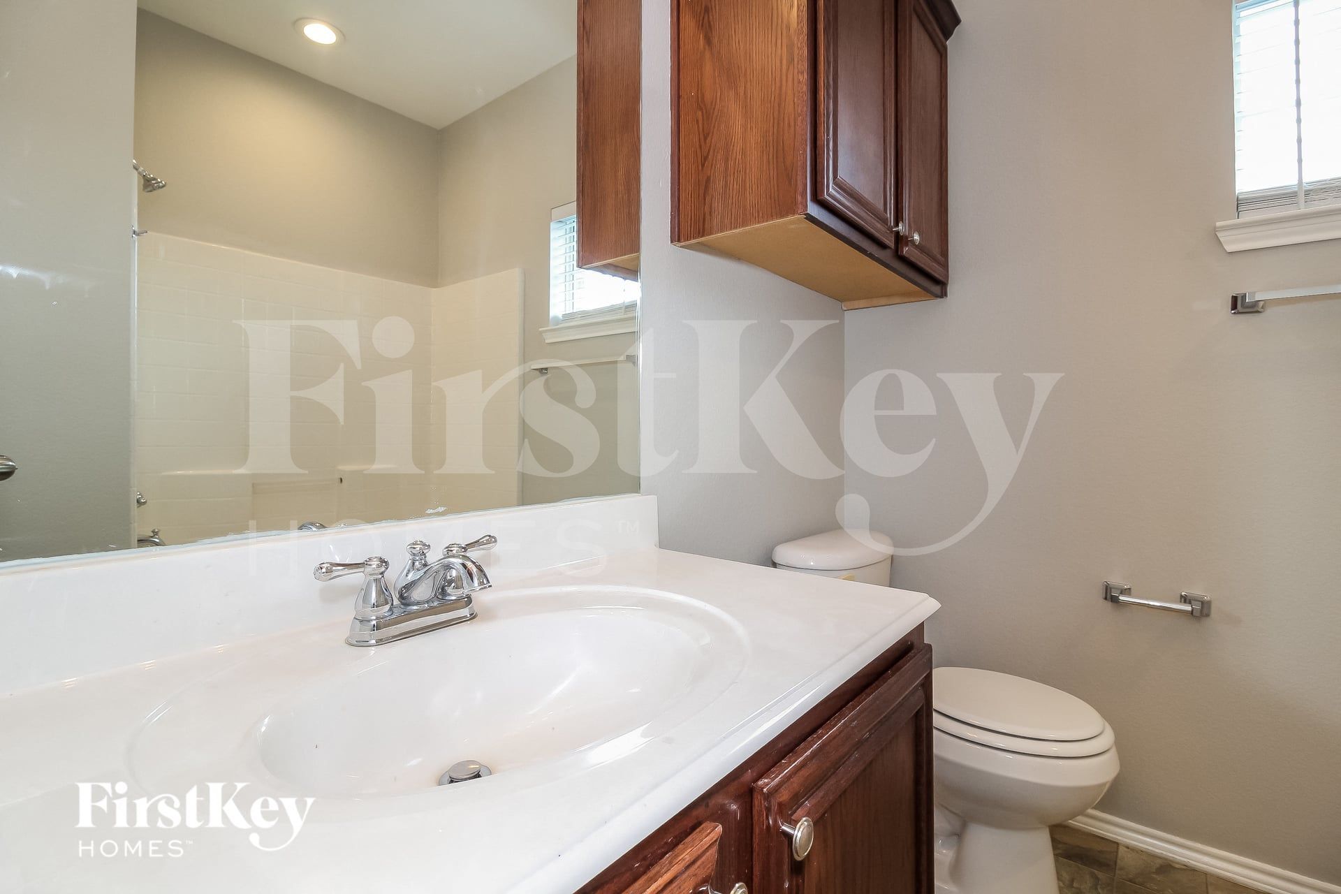 Building Photo - 2925 Oakshire St
