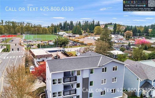 Building Photo - Welcome to Comfort and Charm in Your Monro...