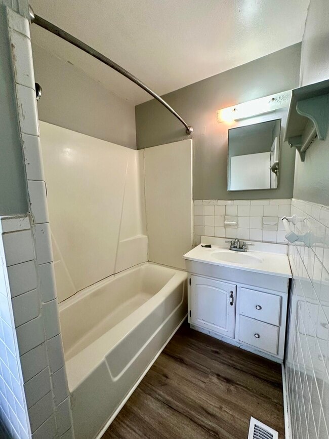 Building Photo - 749 Terrace View Dr