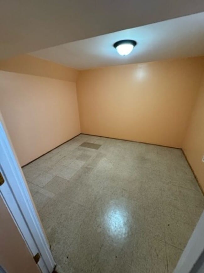 Building Photo - Charming row home in Baltimore City!