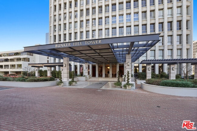Building Photo - 800 W 1st St