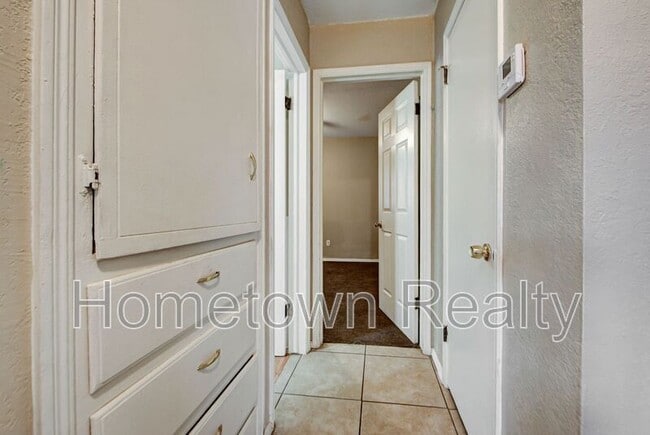 Building Photo - 1833 NE 51st St