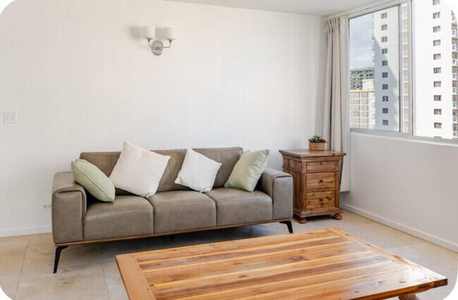 Building Photo - 2500 Kalakaua Ave