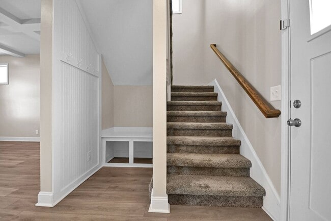 Building Photo - Pet Friendly Three Bedroom!