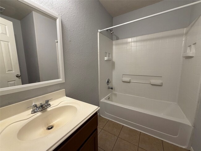 Building Photo - 8023 Clover Leaf Dr