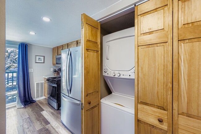 Building Photo - Lovely Studio Apartment in Westminster