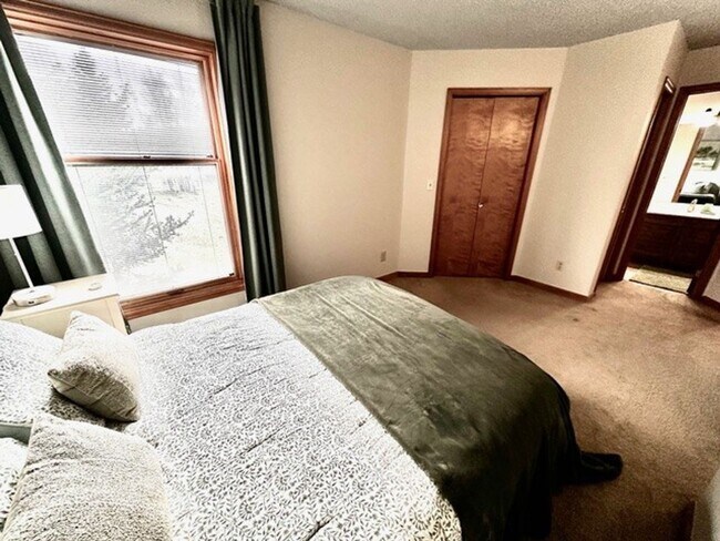 Building Photo - Long Term Rental- 549C Rainbow Village