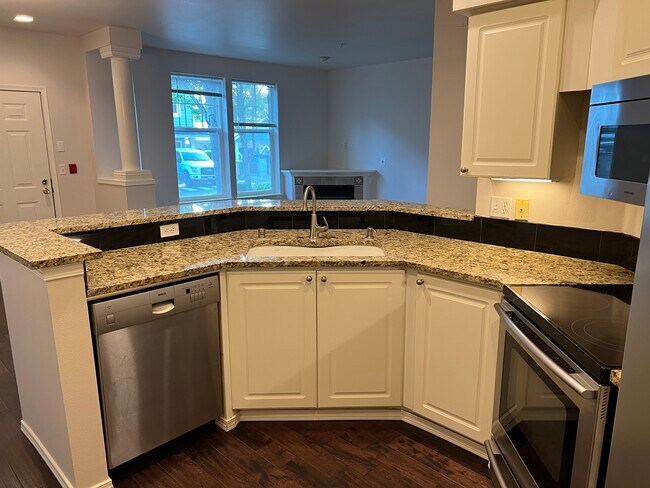 Building Photo - 16125 Juanita Woodinville Way NE