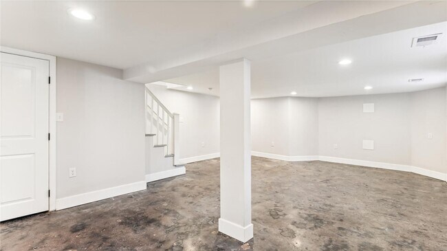 Building Photo - Modern 3BR/2.5BA Row Home with Parking & Private Backyard in SE DC