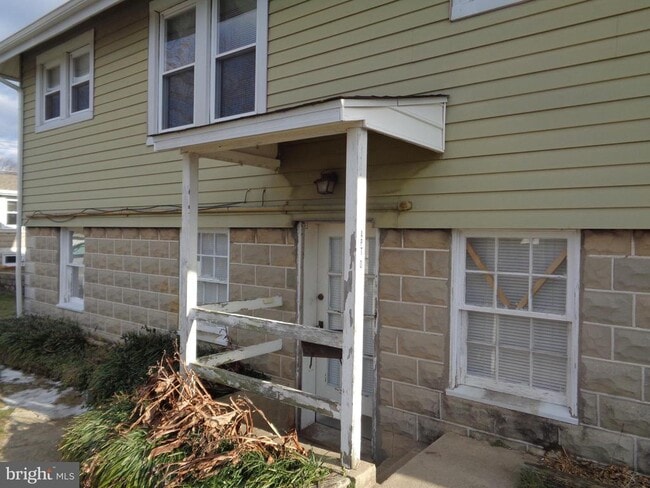 Building Photo - 2800 Linwood Ave