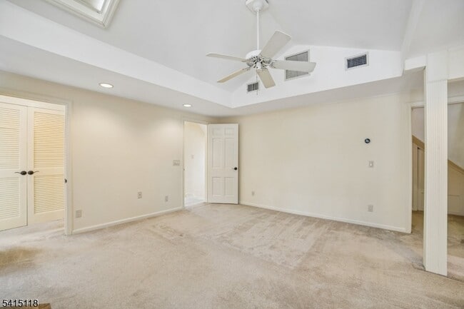 Building Photo - 10 Great Hills Terrace