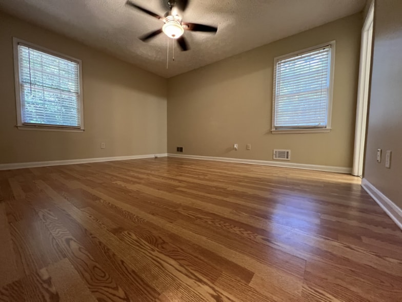 Building Photo - 570 Grimes Pl