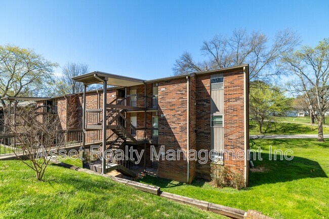 Building Photo - 431 Canberra Dr