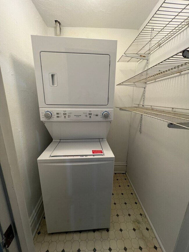 Building Photo - 2300 S 9th St