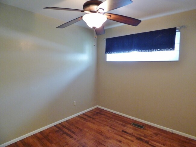 Building Photo - 2 Bd 1 Bath in Marmalade Square Condos