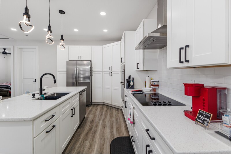 Building Photo - 550 Battle Ave