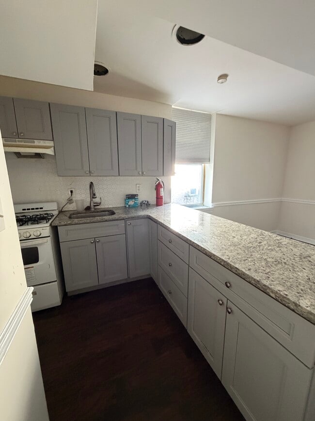 Building Photo - 1721 W Tioga St