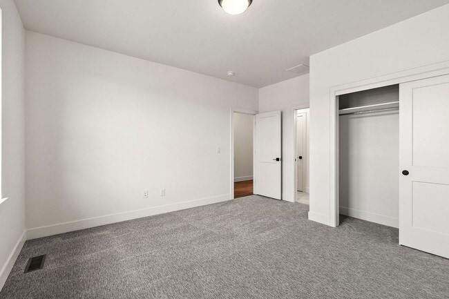 Building Photo - 1806 N Black Elm Ln