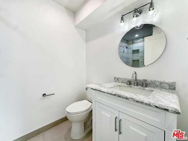 Building Photo - 5930 Willoughby Ave