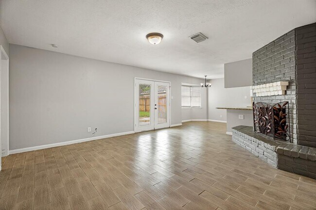 Building Photo - 16011 Hickory Knoll Dr