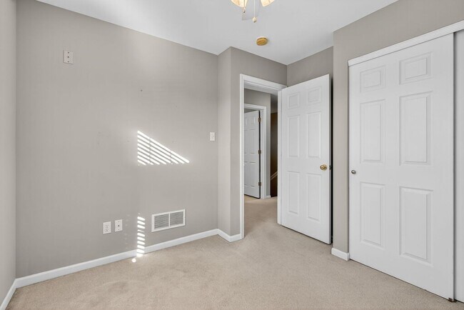 Building Photo - Spacious 3BR Townhome Across From Neighborhood Park