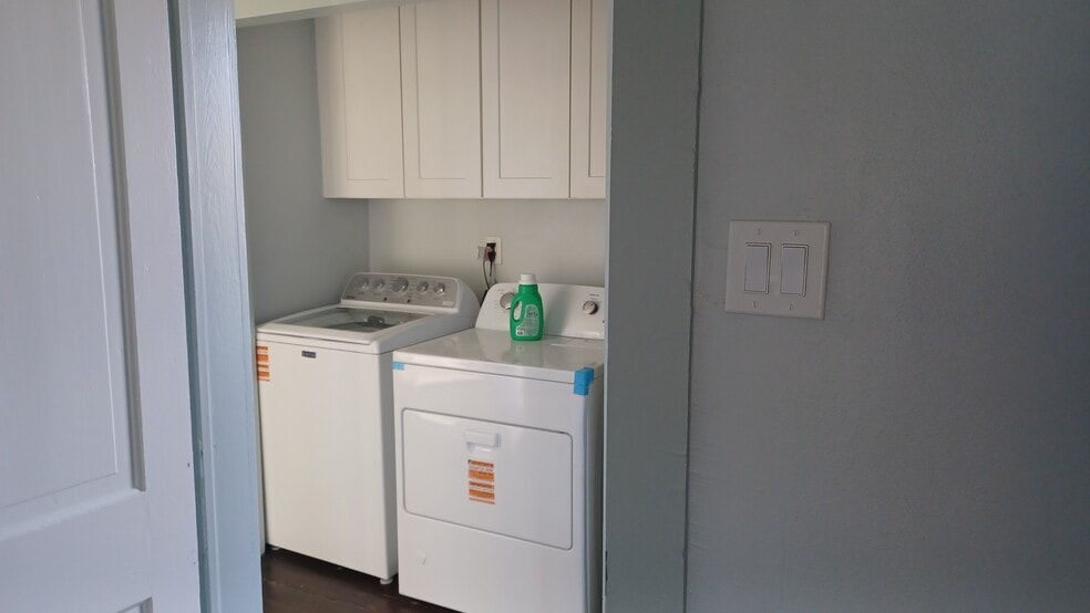 Building Photo - 514 17th St