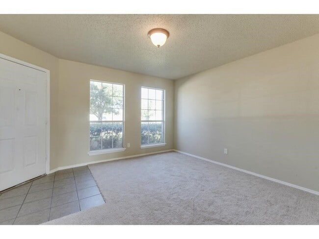 Building Photo - 617 Oxford Dr