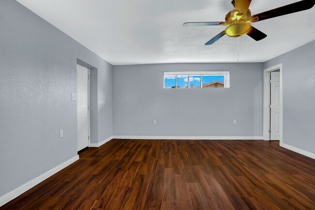 Building Photo - Central 1 Bedroom 1 Bath