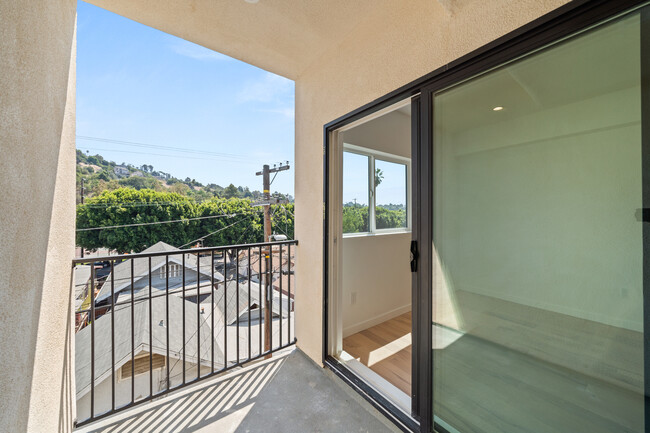 Building Photo - 3564- 3566 Eagle Rock Blvd Los Angeles, CA...