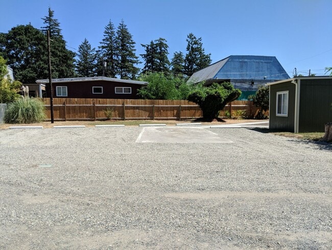 Building Photo - Charming 2 Bedroom Duplex - Granite Counters, Plank Flooring, Fully Fenced, Storage Shed!