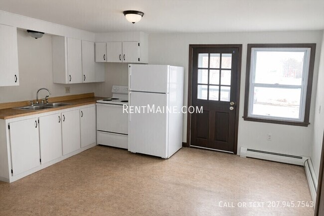 Building Photo - 19 Hemlock St