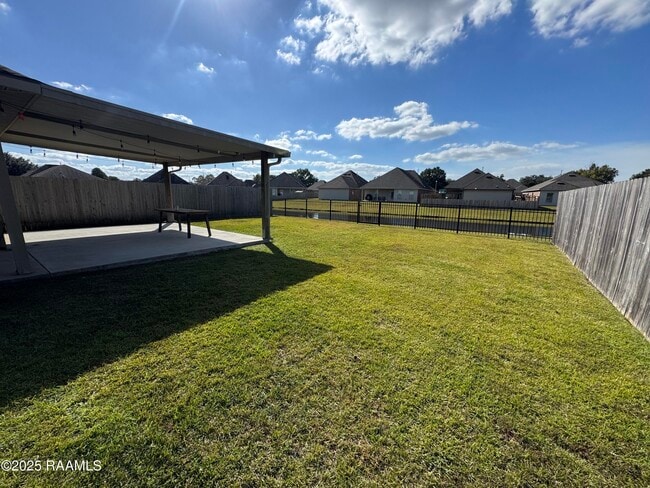 Building Photo - 406 Gray Birch Lp