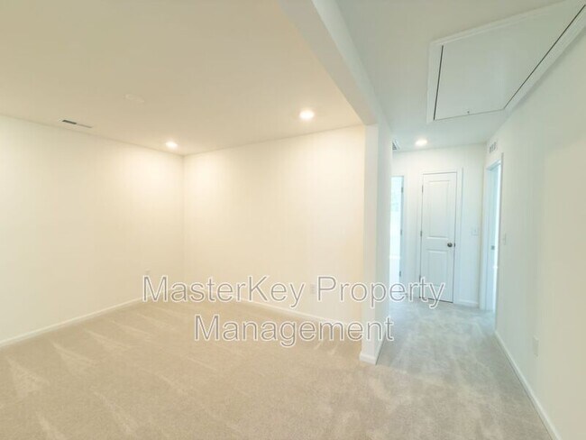 Building Photo - 212 Shingle Oak Rd