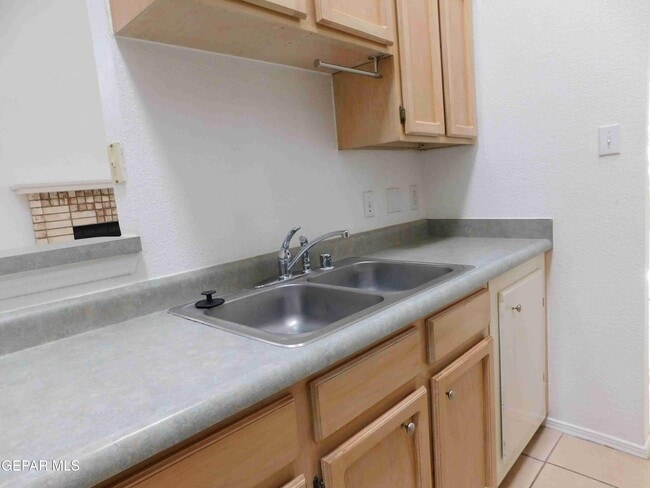 Building Photo - 8695 Pilgrimage Cir