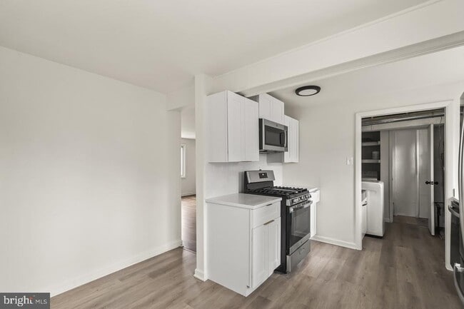 Building Photo - 10725 Maple St