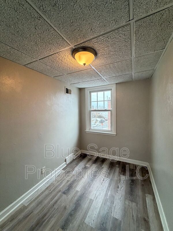 Building Photo - 15 King Ave