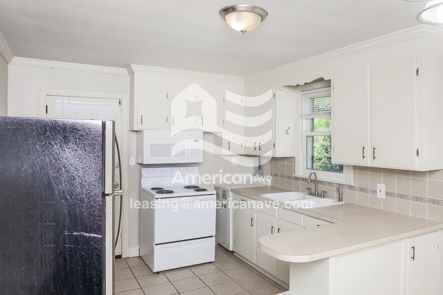 Building Photo - 2647 Glenwood Rd