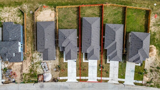 Building Photo - 1611 Windrose Bnd