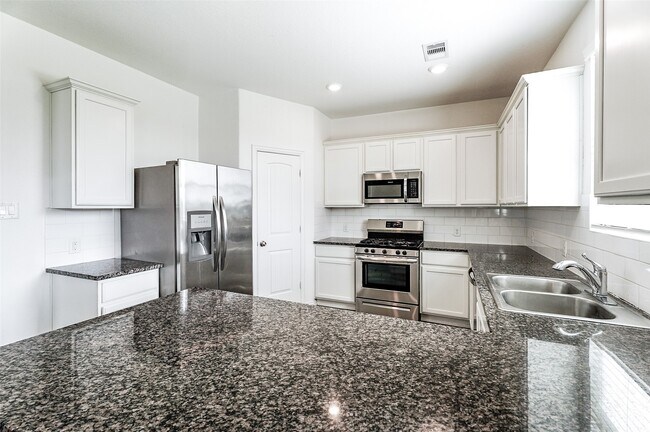 Building Photo - 9011 Beacon Mill Dr