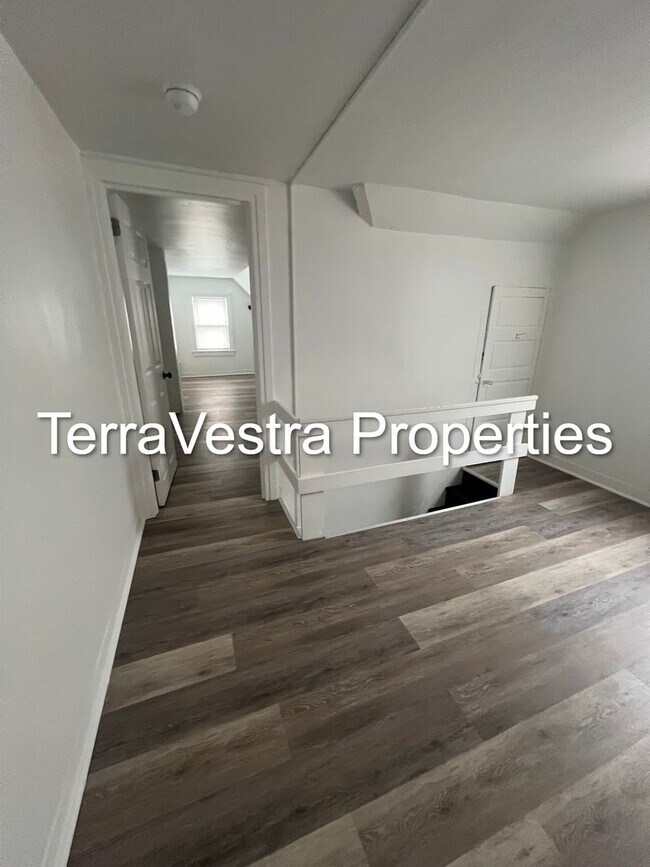 Building Photo - 3 bed single family in Salem. Eligible for...