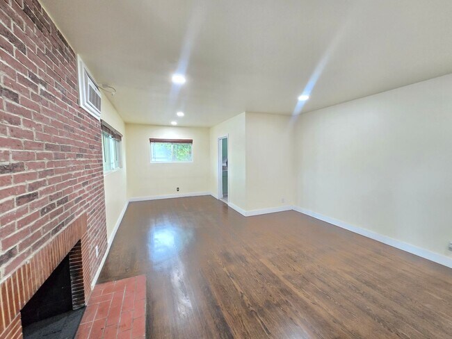 Building Photo - 8154 Potter Ave