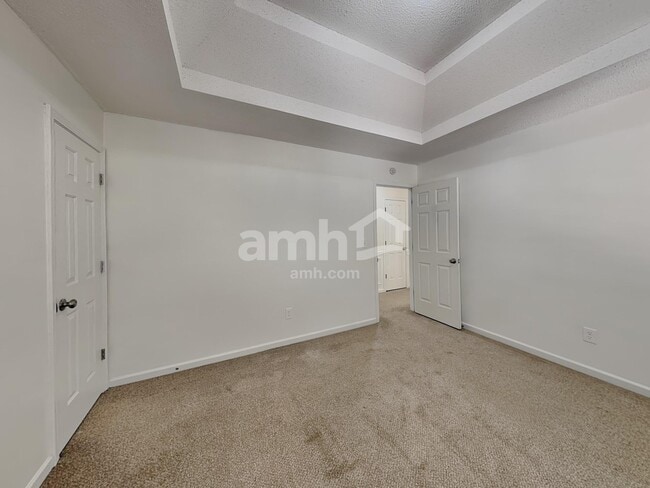 Building Photo - 3232 Spring Mesa Dr SW