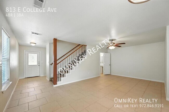 Building Photo - 813 E College Ave